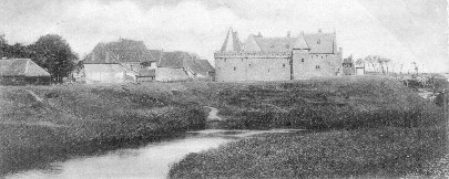 Kasteel Radboud ca. 1930. Met op de voorgrond de oorspronkelijke 17e eeuwse stadswal